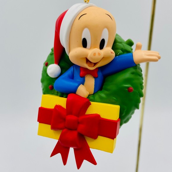 2015 Hallmark PORKY PIG MERRY CHRISTMAS FOLKS Magic Ornament LOONEY TUNES - Picture 1 of 5